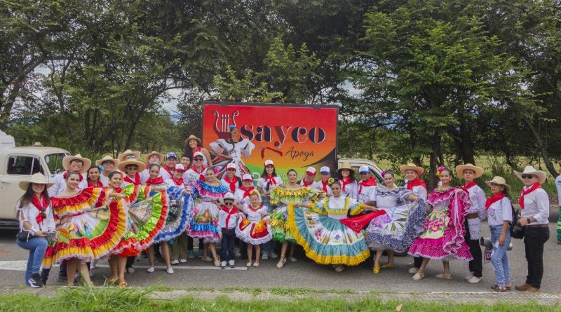 SAYCO Desfila al Ritmo del Folclore Huilense