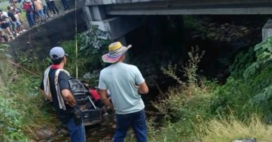 Familia resulta gravemente herida tras accidente en el puente El Bejuco