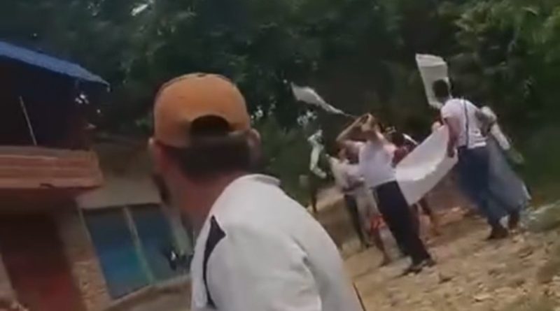 ¡Atemorizados! habitantes del Catatumbo ondean banderas blancas para evitar ataques de drones