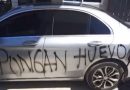 Molestia en junior: pintan vehículos de jugadores